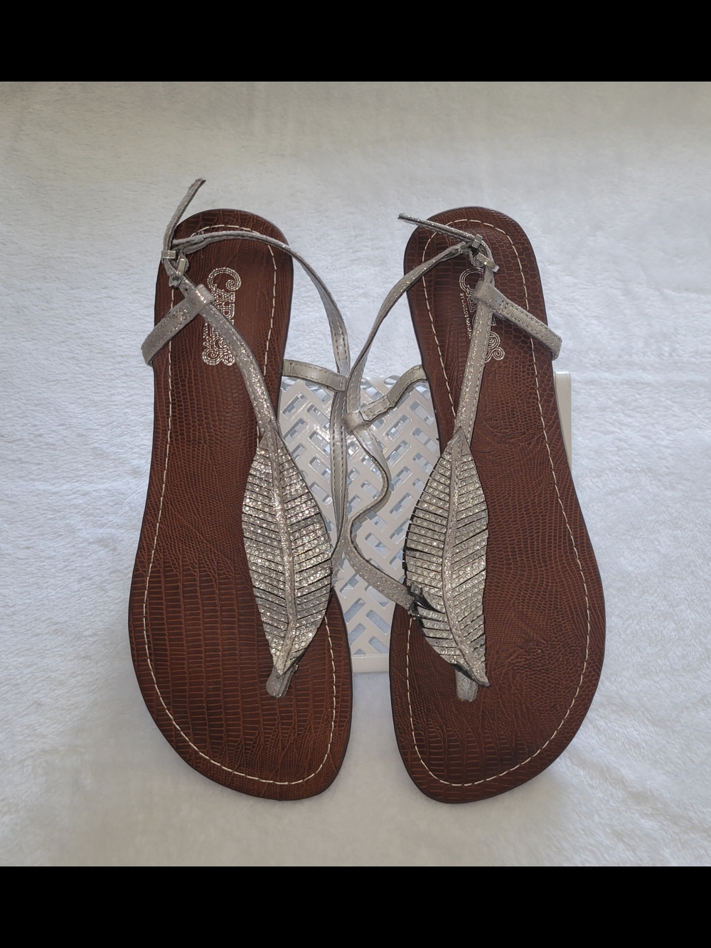 NWOT Carlos By Carlos Santana Silver Leaf-Strap Women's Sandals Size 7